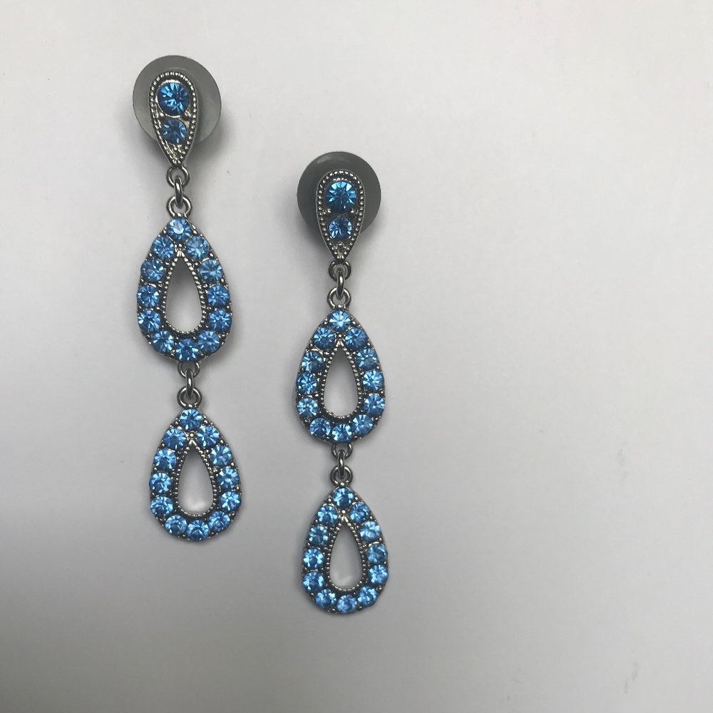 NWT✴️Monet Tear Drop Rhinestone Earrings . Sky Blue. Pierced.
